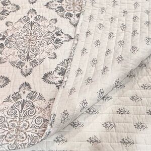 Queen size quilt - BRAND NEW!